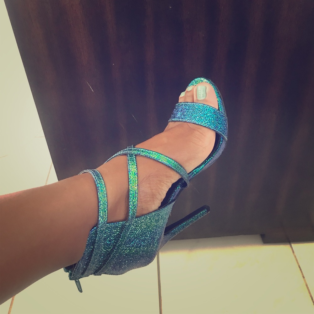 Holographic heels